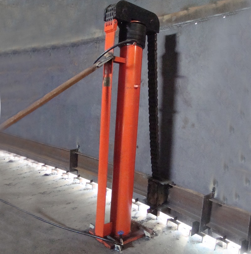 Simple Chain Type Hydraulic Jacking System for Tank Lifting Construction